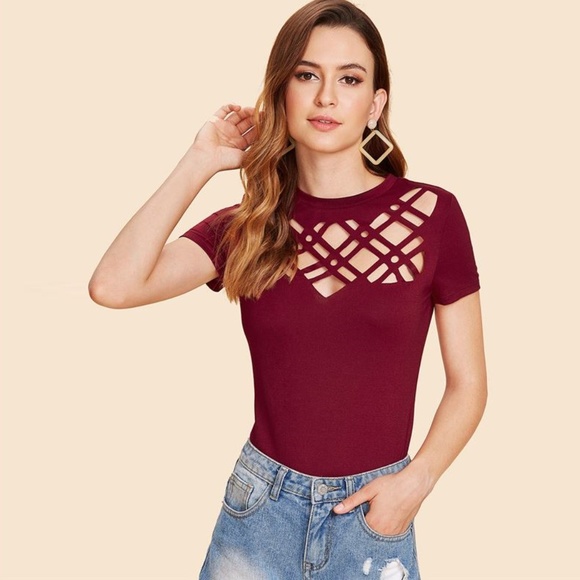 💕HOST PICK💕Maroon Elegant Geo Cut Out T Shirt - Picture 5 of 5